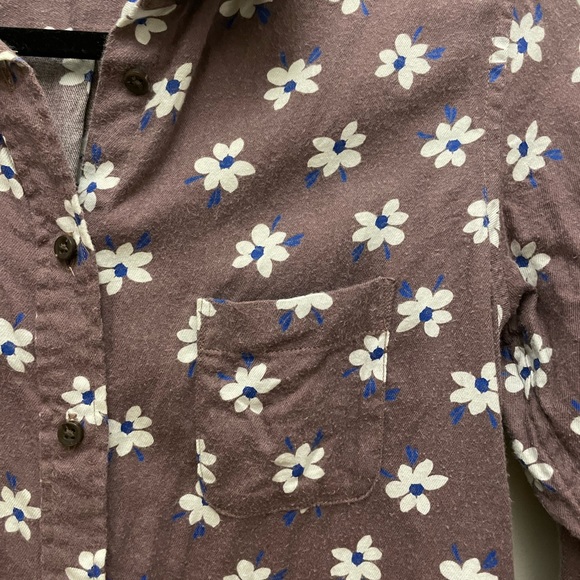 Uniqlo Soft Button-Up Shirt - Picture 4 of 4